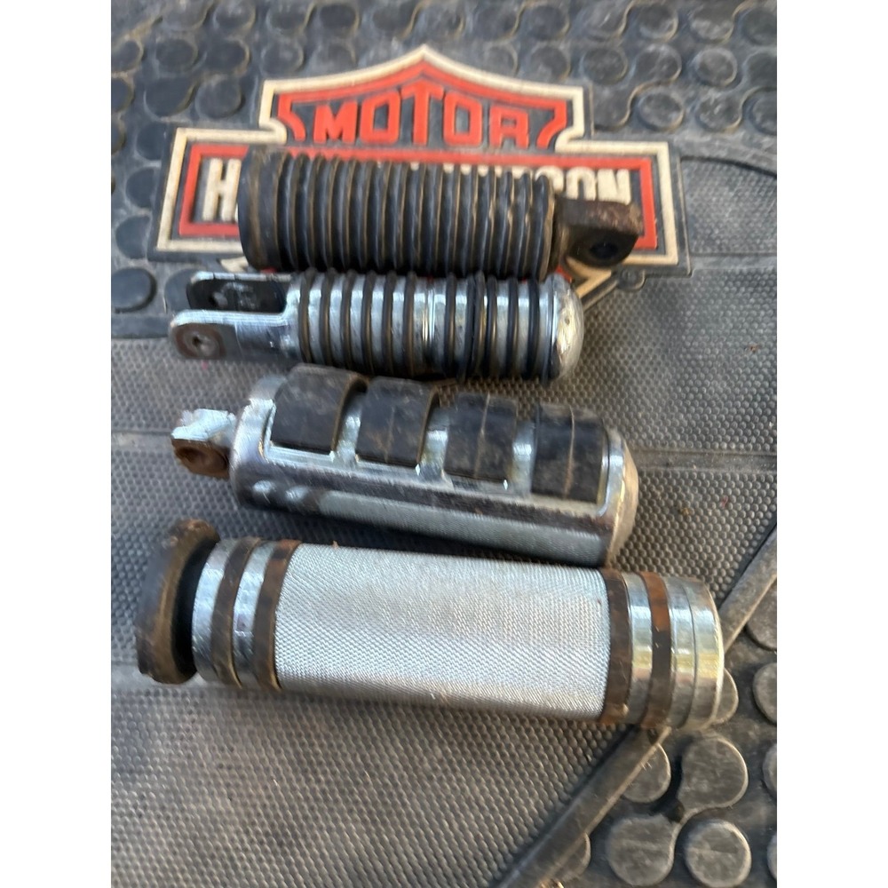 Harley Davidson Footpegs Foot Pegs Lot OEM Rubber Chrome Bar & Shield 4x
